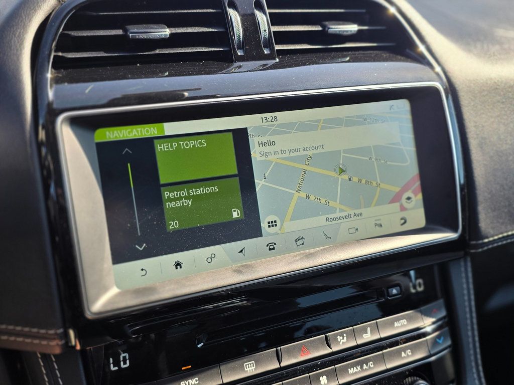 2017 Jaguar F-PACE 35t R-Sport AWD - 22982618 - 35