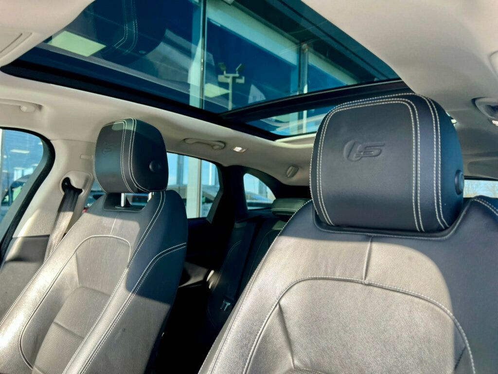 2017 Jaguar F-PACE S AWD - 22956890 - 32