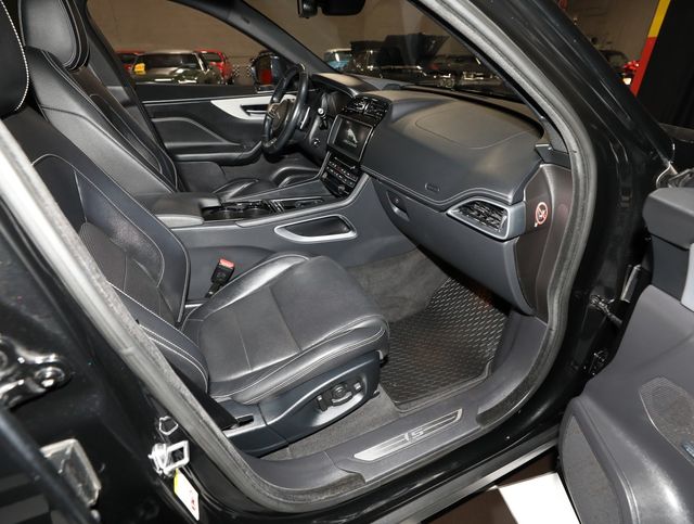 2017 Jaguar F-PACE S AWD - 23053533 - 35