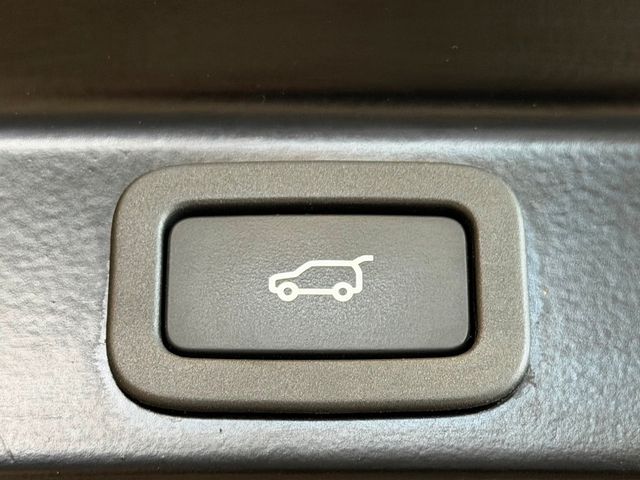 2017 Jaguar F-PACE S AWD - 22979291 - 40