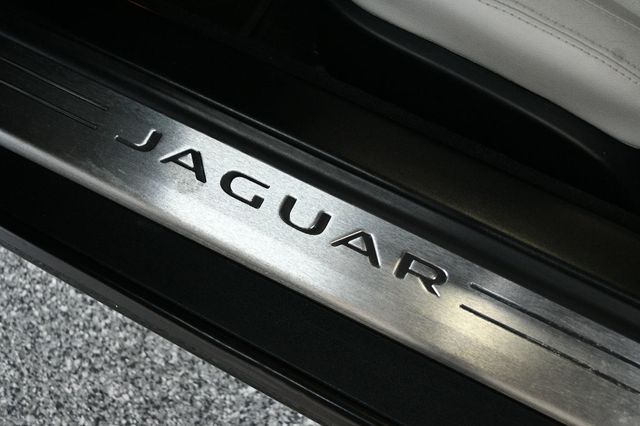 2017 Jaguar F-TYPE Coupe Automatic Premium - 23019003 - 17