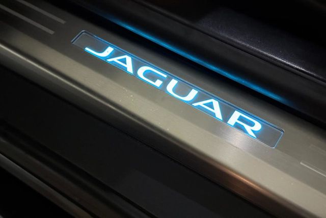 2017 Jaguar F-Type R Coupe AWD - 23031396 - 18