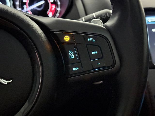 2017 Jaguar F-Type R Coupe AWD - 23031396 - 34