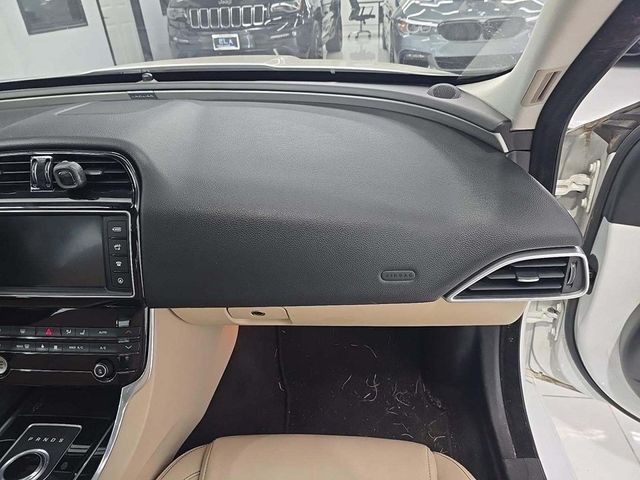 2017 Jaguar XE 25t Prestige RWD - 22995142 - 9