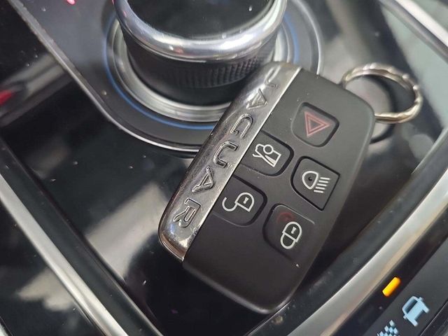 2017 Jaguar XE 25t Prestige RWD - 22995142 - 5