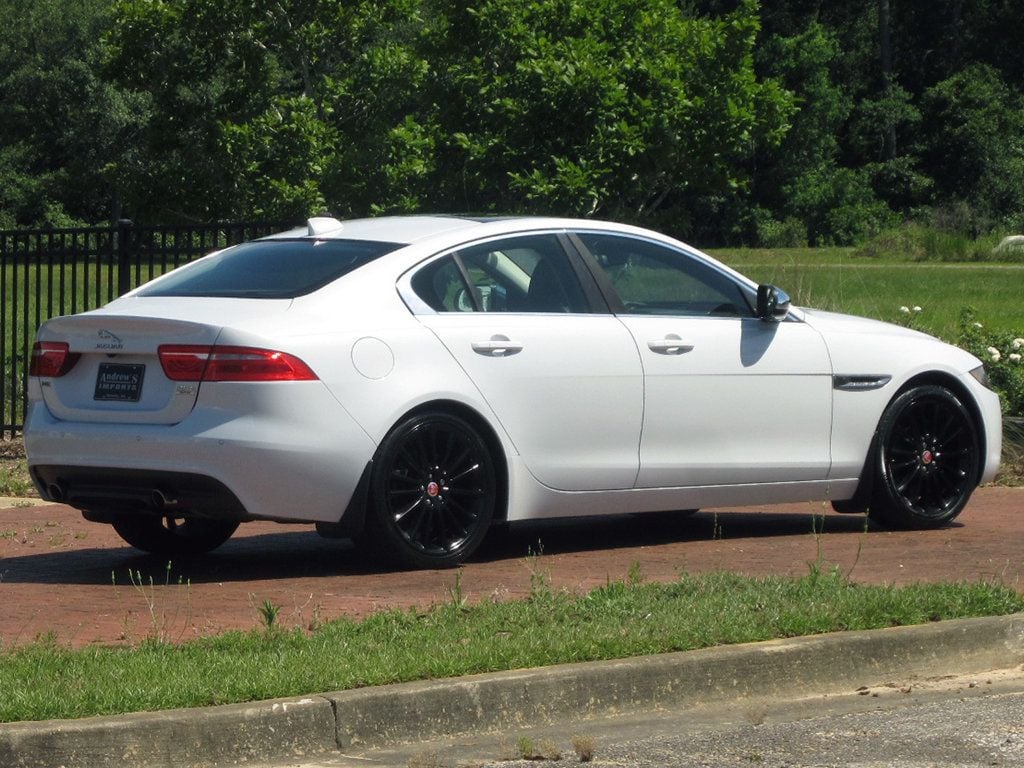 2017 Jaguar XE photo 2