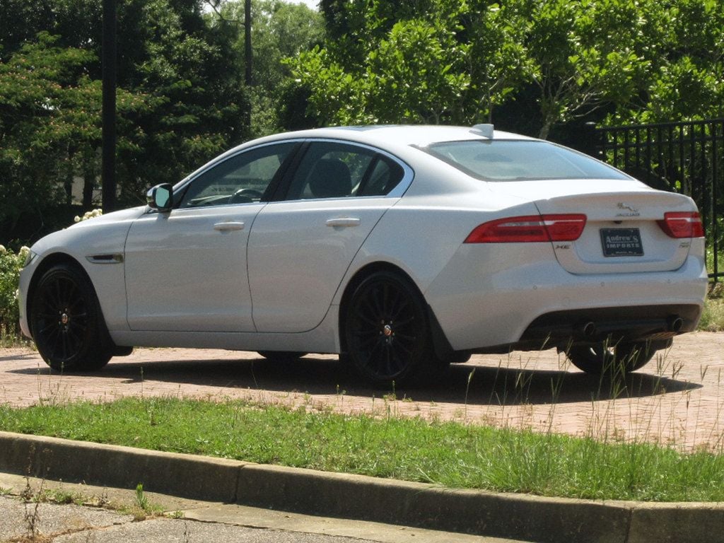2017 Jaguar XE photo 3