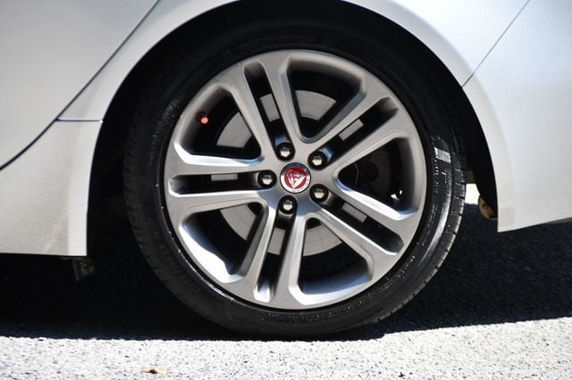 2017 Jaguar XE 35t Premium AWD - 23081117 - 11