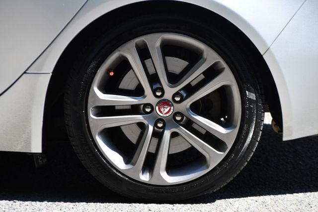2017 Jaguar XE 35t Premium AWD - 23081117 - 12