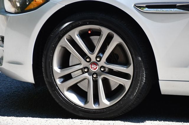 2017 Jaguar XE 35t Premium AWD - 23081117 - 13