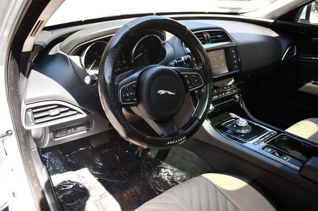 2017 Jaguar XE 35t Premium AWD - 23081117 - 21