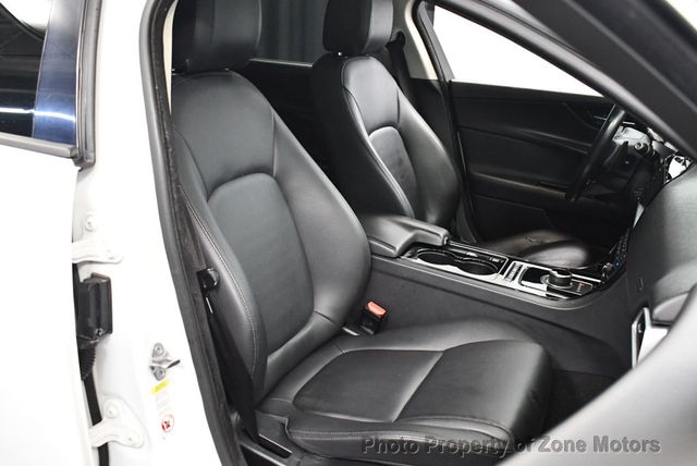 2017 Jaguar XE 35t Premium AWD - 22959077 - 11