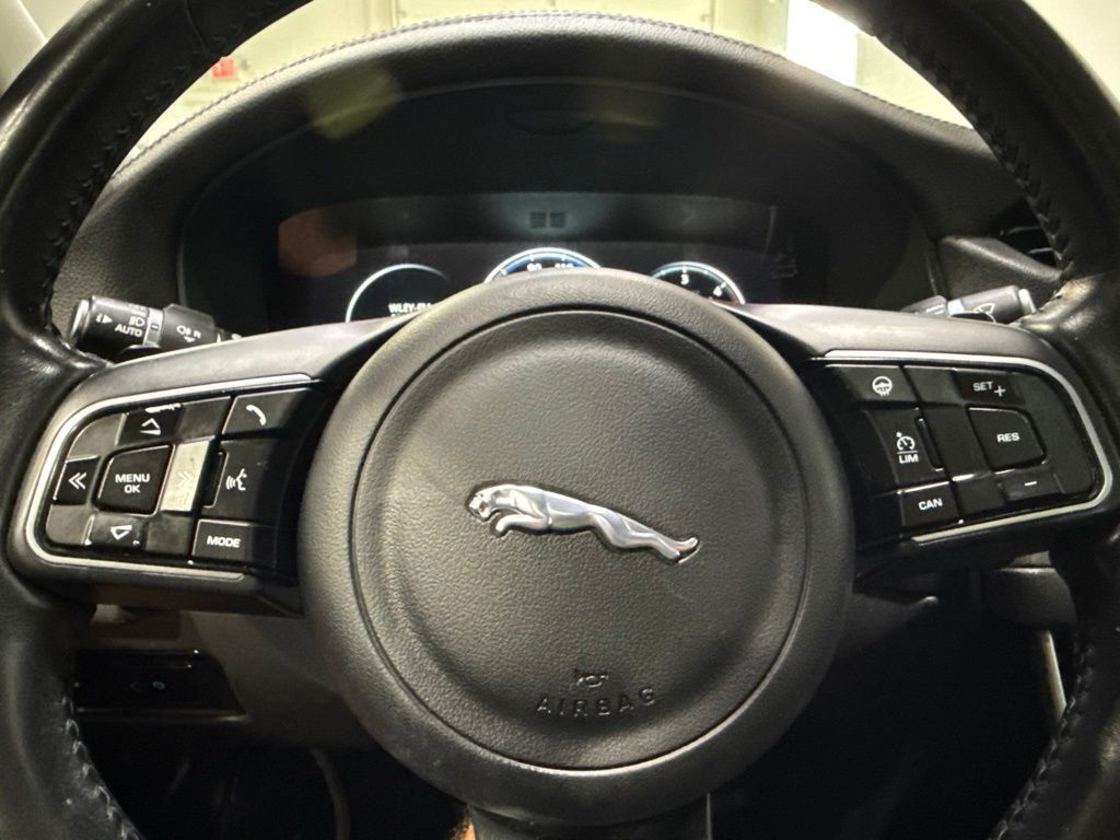 2017 Jaguar XF 20d Prestige AWD - 23056207 - 11