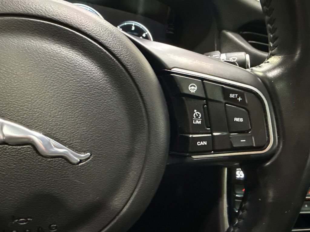 2017 Jaguar XF 20d Prestige AWD - 23056207 - 13