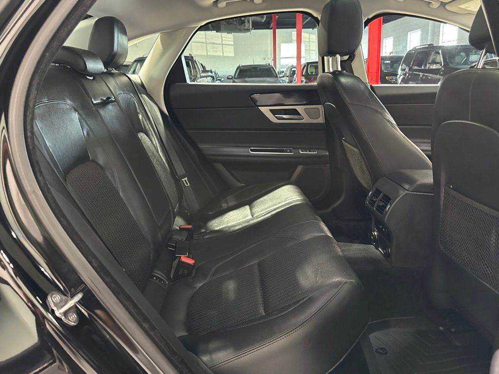 2017 Jaguar XF 20d Prestige AWD - 23056207 - 25