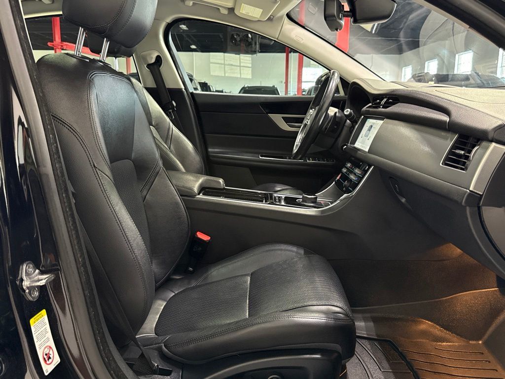 2017 Jaguar XF 20d Prestige AWD - 23056207 - 27