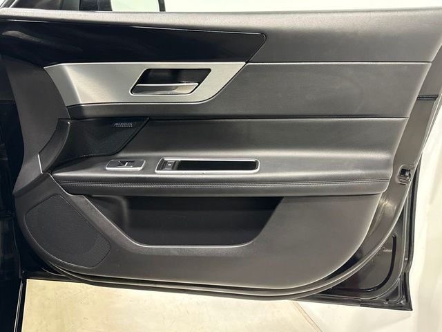 2017 Jaguar XF 20d Prestige AWD - 23056207 - 28