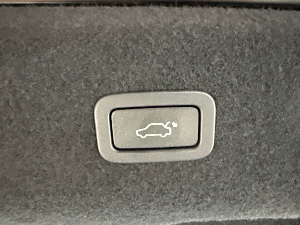 2017 Jaguar XF 20d Prestige AWD - 23056207 - 30