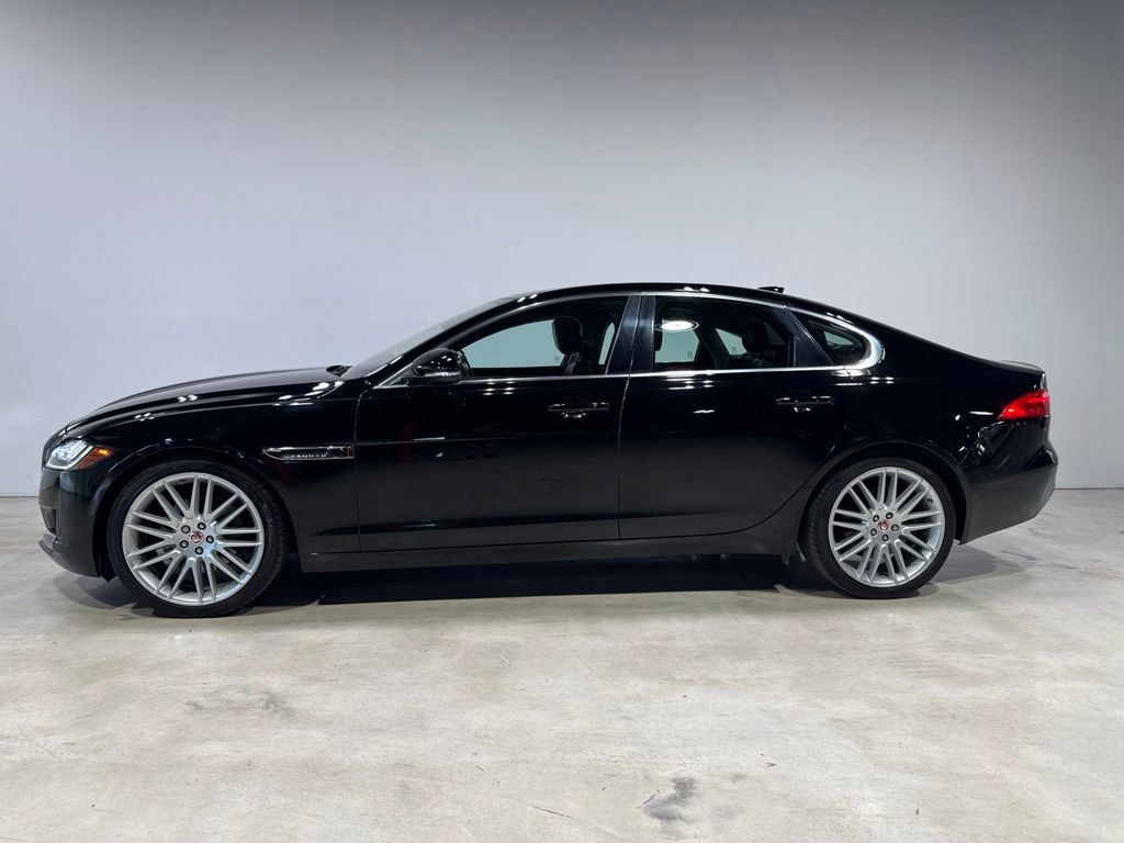 2017 Jaguar XF 20d Prestige AWD - 23056207 - 3