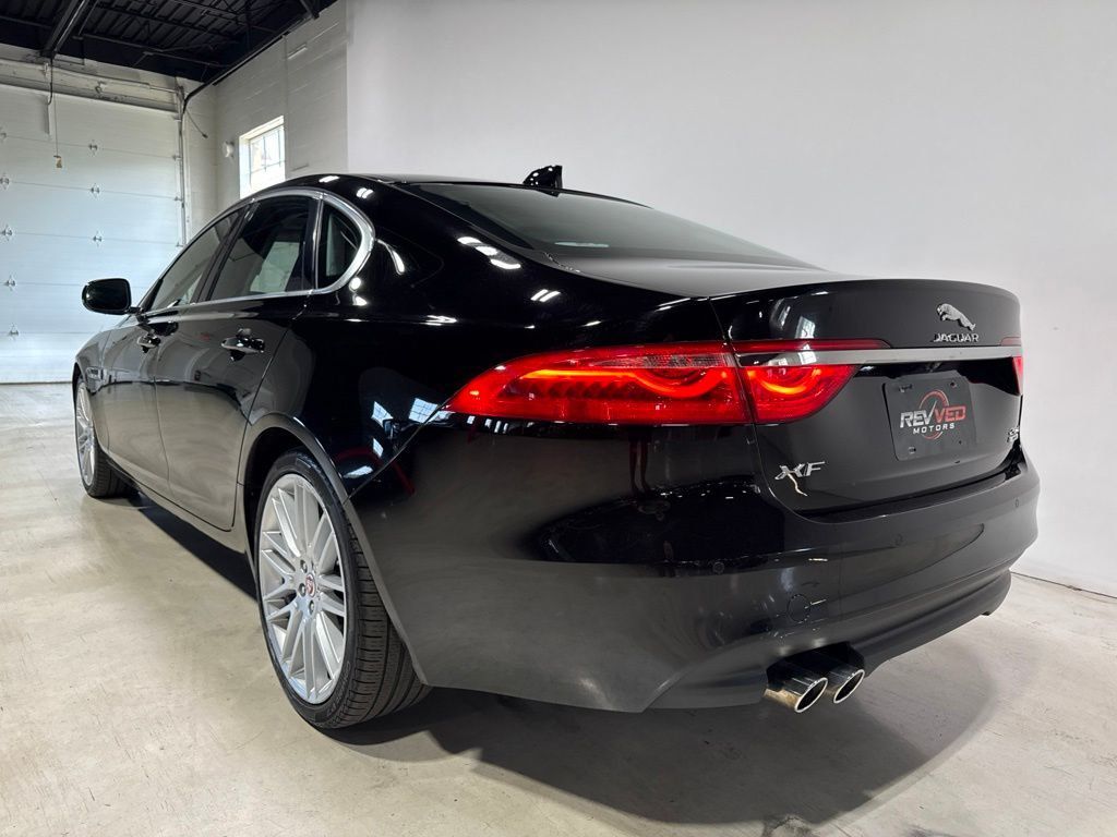 2017 Jaguar XF 20d Prestige AWD - 23056207 - 4