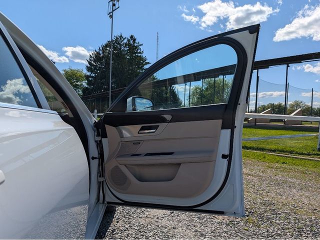 2017 Jaguar XF 35t Premium AWD - 23012131 - 12