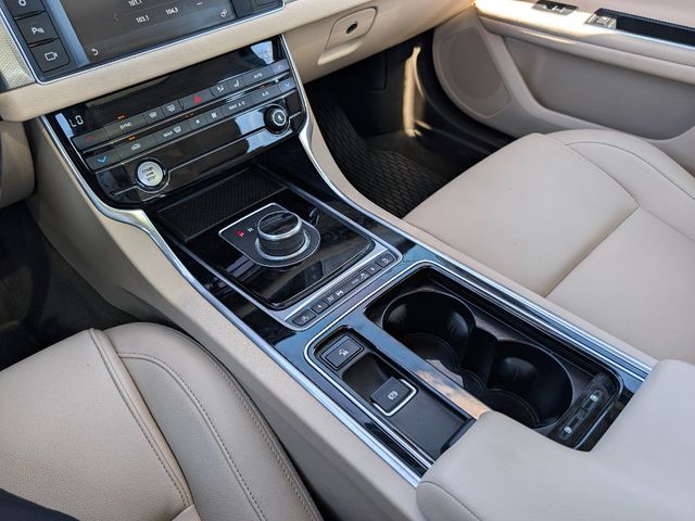 2017 Jaguar XF 35t Premium AWD - 23012131 - 20