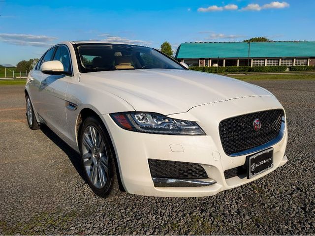 2017 Jaguar XF 35t Premium AWD - 23012131 - 2