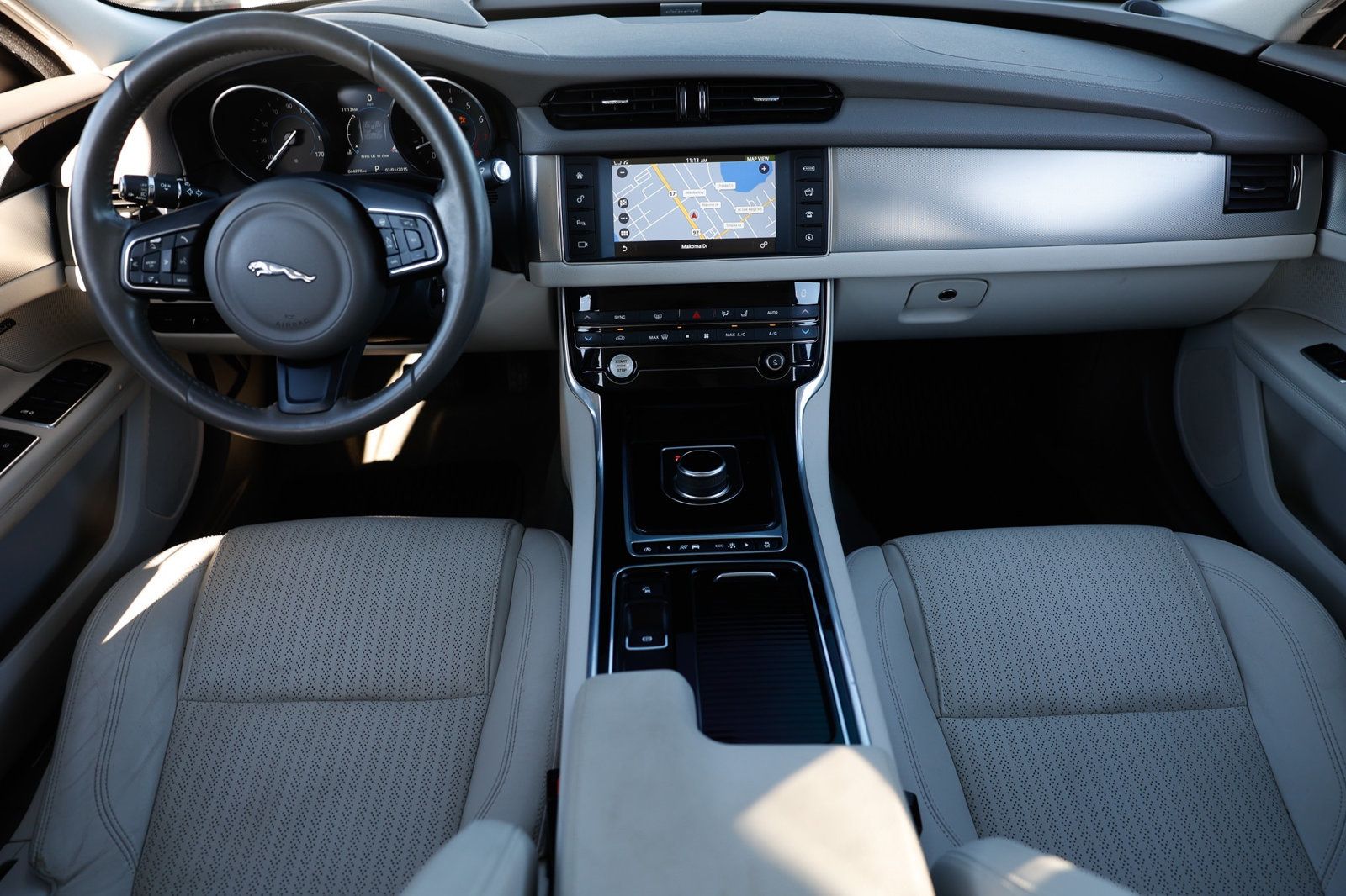 2017 Jaguar XF 35t Prestige photo 2