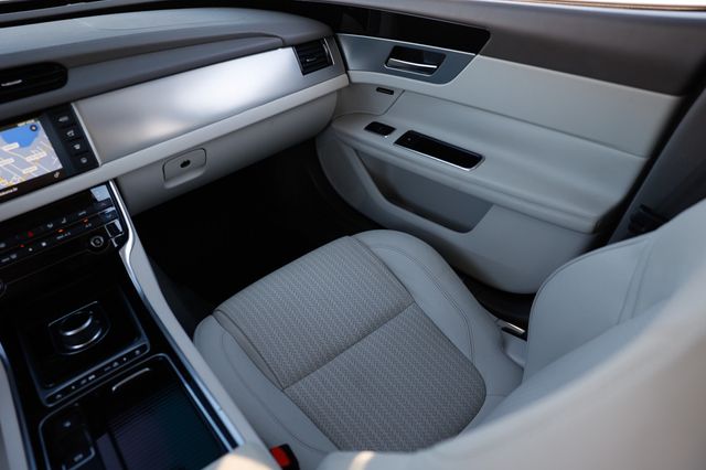 2017 Jaguar XF 35t Prestige RWD - 22948843 - 21