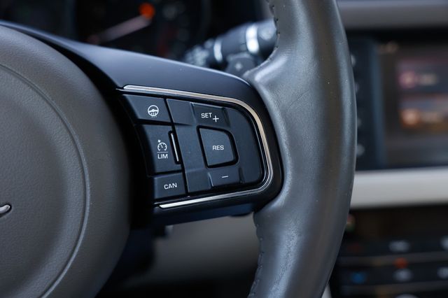 2017 Jaguar XF 35t Prestige RWD - 22948843 - 26