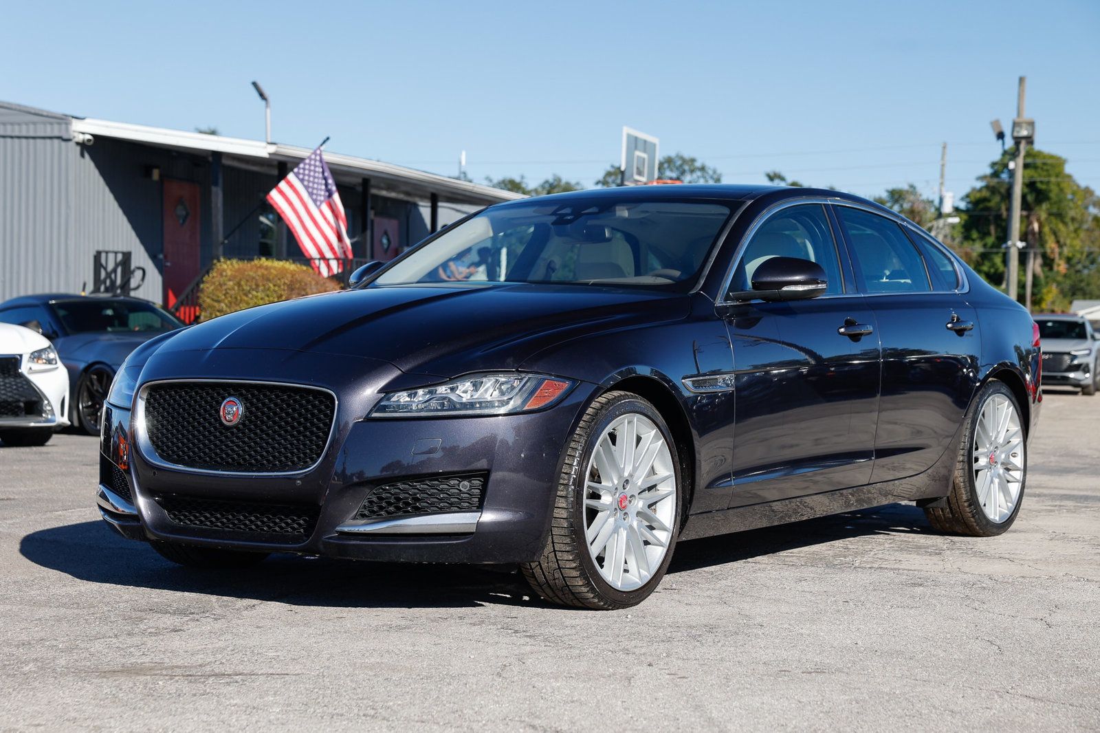 2017 Jaguar XF 35t Prestige photo 3