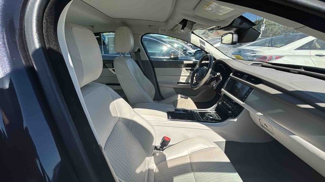 2017 Jaguar XF 35t Prestige RWD - 22948843 - 3