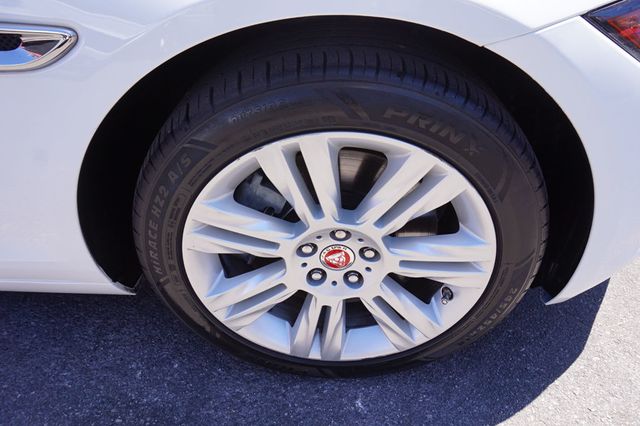 2017 Jaguar XF XF 35T, PREMIUM WHEELS, MOON ROOF, LEATHER SEATS, BACKUP CAMERA - 23029563 - 13