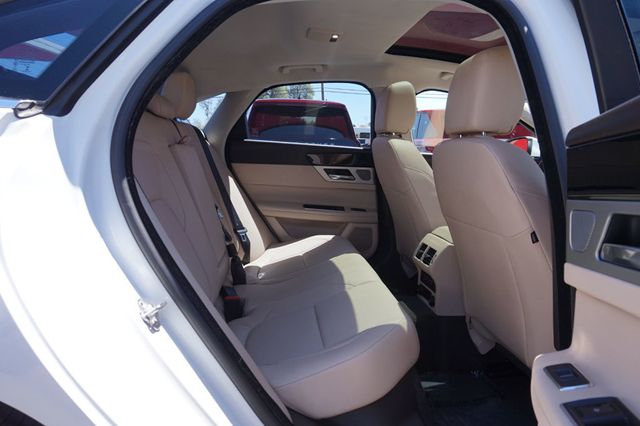 2017 Jaguar XF XF 35T, PREMIUM WHEELS, MOON ROOF, LEATHER SEATS, BACKUP CAMERA - 23029563 - 17