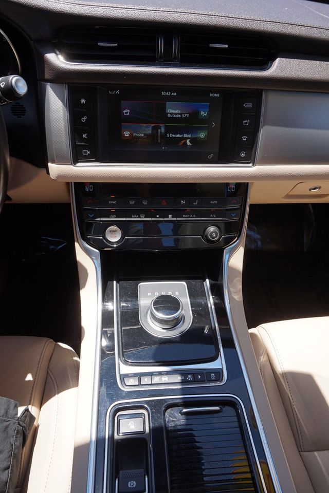 2017 Jaguar XF XF 35T, PREMIUM WHEELS, MOON ROOF, LEATHER SEATS, BACKUP CAMERA - 23029563 - 25