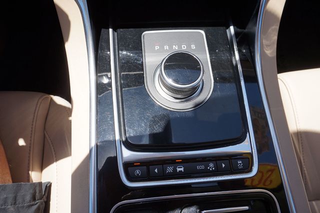 2017 Jaguar XF XF 35T, PREMIUM WHEELS, MOON ROOF, LEATHER SEATS, BACKUP CAMERA - 23029563 - 37