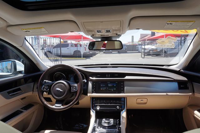2017 Jaguar XF XF 35T, PREMIUM WHEELS, MOON ROOF, LEATHER SEATS, BACKUP CAMERA - 23029563 - 39
