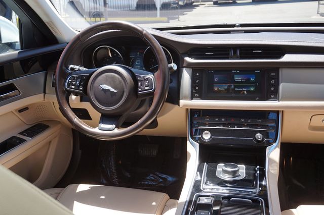 2017 Jaguar XF XF 35T, PREMIUM WHEELS, MOON ROOF, LEATHER SEATS, BACKUP CAMERA - 23029563 - 40