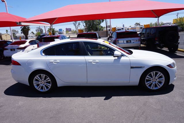 2017 Jaguar XF XF 35T, PREMIUM WHEELS, MOON ROOF, LEATHER SEATS, BACKUP CAMERA - 23029563 - 4