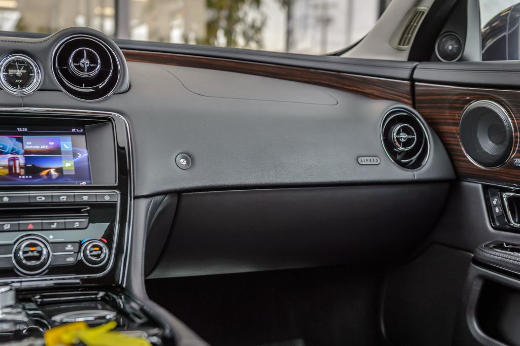 2017 Jaguar XJ XJ-R SPORT AWD - NAV - PANO ROOF - BACKUP CAM - GORGEOUS - 22970818 - 34