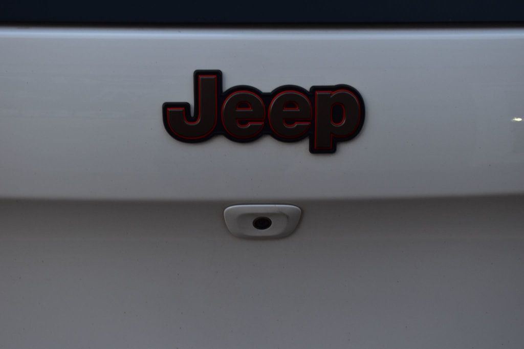 2017 Jeep Cherokee 80th Anniversary Edition photo 59