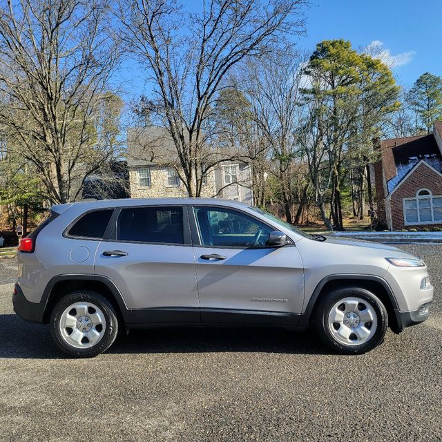 2017 Jeep Cherokee Altitude FWD - 22748857 - 5