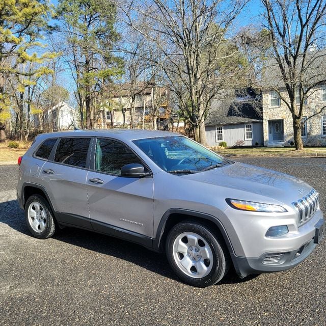 2017 Jeep Cherokee Altitude FWD - 22748857 - 6