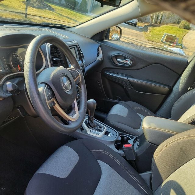 2017 Jeep Cherokee Altitude FWD - 22748857 - 8