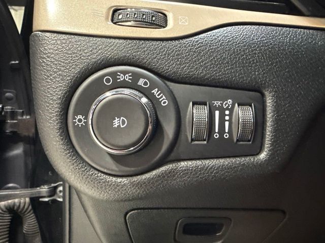 2017 Jeep Cherokee Latitude 4x4 - 23075879 - 22
