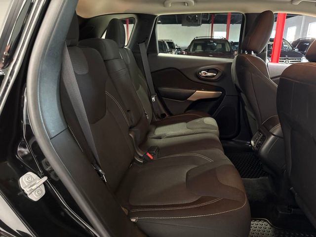 2017 Jeep Cherokee Latitude 4x4 - 23075879 - 28