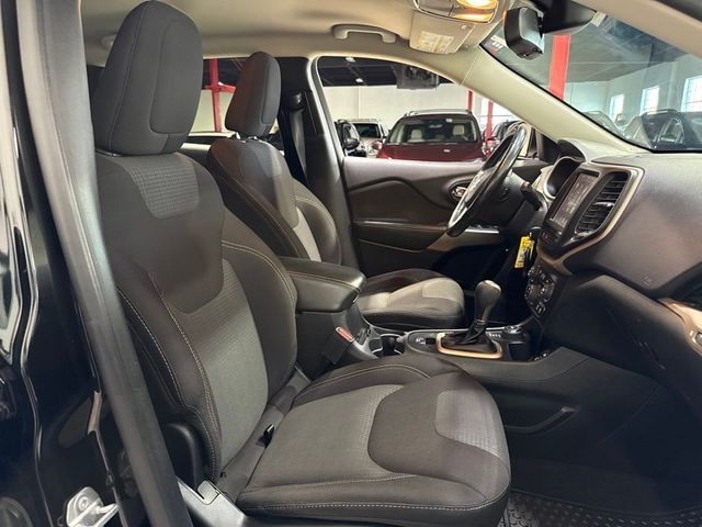 2017 Jeep Cherokee Latitude 4x4 - 23075879 - 30