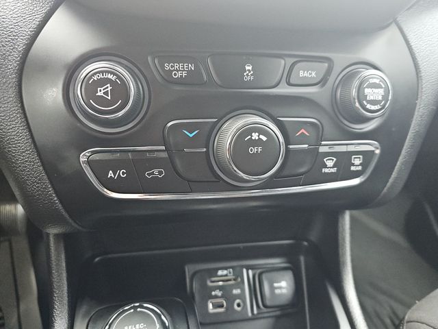 2017 Jeep Cherokee Latitude 4x4 - 22995808 - 29