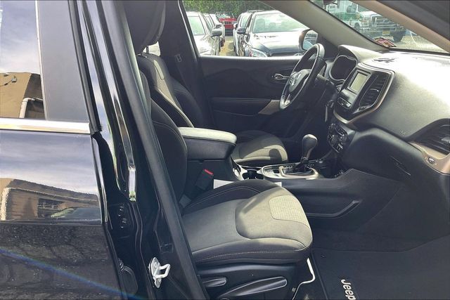 2017 Jeep Cherokee Latitude 4x4 - 23075221 - 11