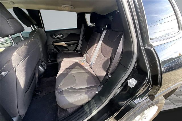 2017 Jeep Cherokee Latitude 4x4 - 23075221 - 16